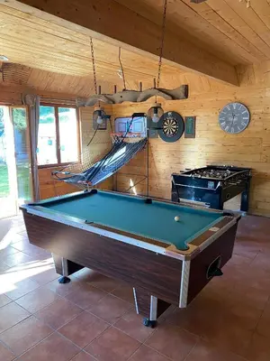 Billard dans l'établissement Camping Moulin du Pommier