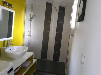 Salle de bains dans l'établissement Maison de 4 personnes