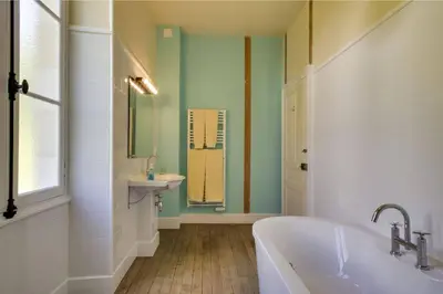Salle de bains dans l'établissement La brasserie chambre d'hotes de Delphine
