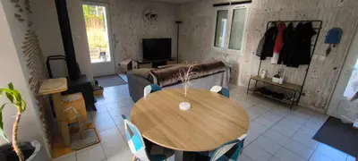 Télévision ou salle de divertissement dans l'établissement Bienvenue en Gâtine