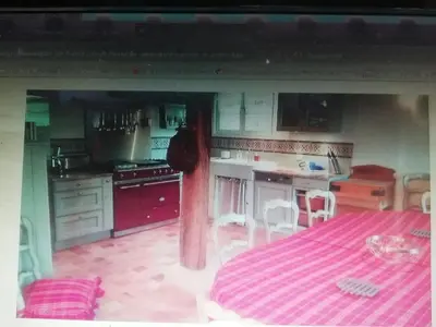 Cuisine ou kitchenette dans l'établissement maison de campagne