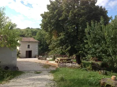 Jardin de l'établissement maison de campagne