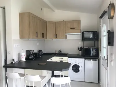 Cuisine ou kitchenette dans l'établissement Studio 35m2 à 3 km de la gare d Angoulême avec draps et linge de maison fournis