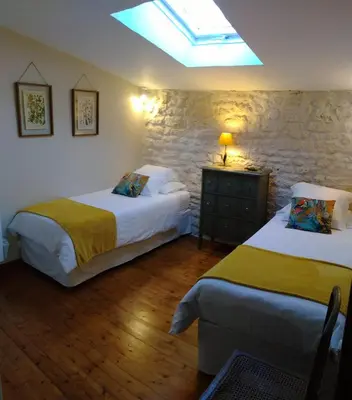 Un ou plusieurs lits dans un hébergement de l'établissement Le Gîte de l'aubray, gîte avec piscine