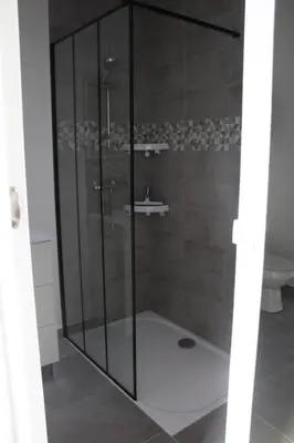 Salle de bains dans l'établissement Logement idéal curistes