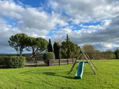 Aire de jeux pour enfants de l'établissement 3 self-contained gites with pool and games room