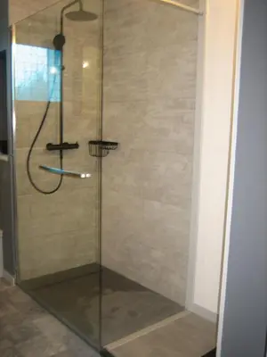 Salle de bains dans l'établissement Les pierres blanches