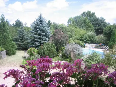 Piscine de l'établissement Les pierres blanches ou située à proximité