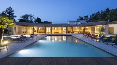 Piscine de l'établissement Villa Martinière ou située à proximité