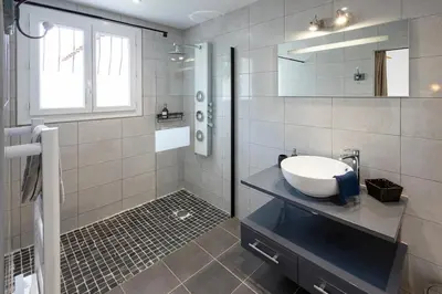 Salle de bains dans l'établissement Villa Martinière