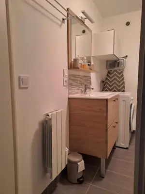 Salle de bains dans l'établissement Joli T1 hypercentre Rochefort