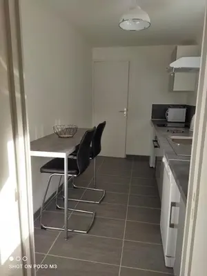 Cuisine ou kitchenette dans l'établissement Joli T1 hypercentre Rochefort