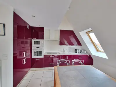 Cuisine ou kitchenette dans l'établissement Bel appartement T2 avec balcon, WIFI et parking près de la plage - FR-1-706-2