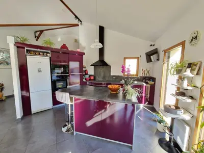 Cuisine ou kitchenette dans l'établissement Maison plain-pied 4 pers, jardin, BBQ, WIFI, animaux OK - Châtelaillon-Plage - FR-1-706-8