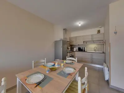 Cuisine ou kitchenette dans l'établissement Confort 2 pièces pour 4 pers, Châtelaillon-Plage, parking - FR-1-706-4