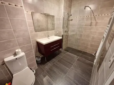 Salle de bains dans l'établissement Confort 2 pièces pour 4 pers, Châtelaillon-Plage, parking - FR-1-706-4