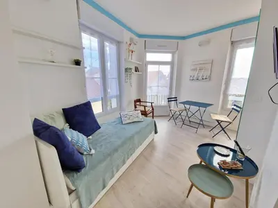 Coin salon dans l'établissement Studio Confort pour 4 pers. proche Plage/Commerces - Châtelaillon-Plage - FR-1-706-1