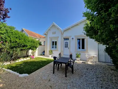 Jardin de l'établissement Villa 5 pers Châtelaillon-Plage, jardin, proche centre et plage - FR-1-706-6