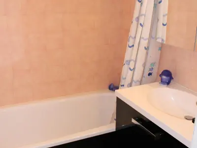 Salle de bains dans l'établissement Studio 4 pers avec Wifi et Animaux admis à Châtelaillon-Plage - FR-1-706-10
