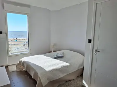 Un ou plusieurs lits dans un hébergement de l'établissement Châtelaillon-Plage: Appartement 4 pièces, 6 pers, terrasse, WIFI - FR-1-706-11