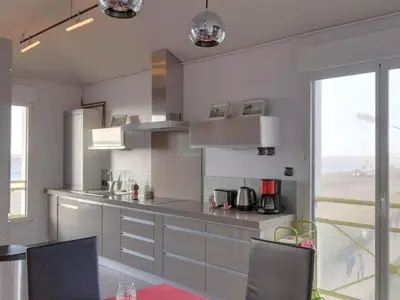 Cuisine ou kitchenette dans l'établissement Châtelaillon-Plage: Appartement 4 pièces, 6 pers, terrasse, WIFI - FR-1-706-11