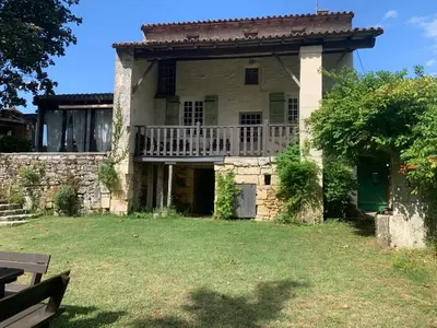 Jardin de l'établissement Maison des Roses