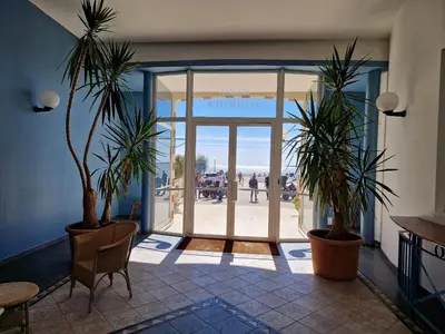 Balcon ou terrasse dans l'établissement Appartement près de la plage - 4 pers, piscine ouverte, parking, animaux acceptés - FR-1-706-12