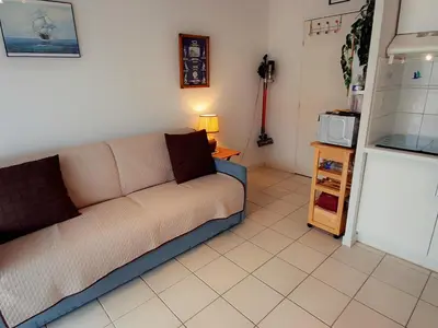 Cuisine ou kitchenette dans l'établissement Appartement près de la plage - 4 pers, piscine ouverte, parking, animaux acceptés - FR-1-706-12