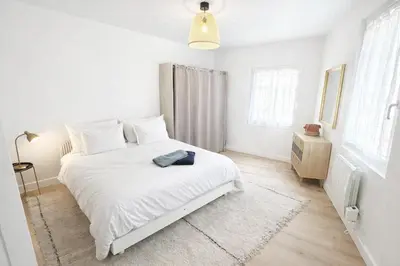 Un ou plusieurs lits dans un hébergement de l'établissement Havre de paix lumineux et cosy au calme proche du centre avec TV et Wifi
