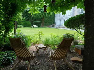 Jardin de l'établissement Logis des Tourelles Appartement