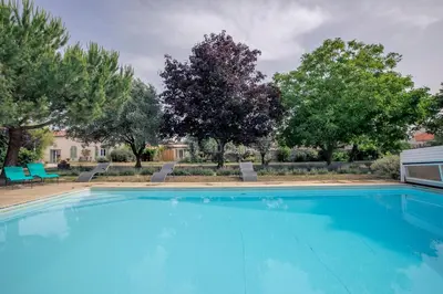 Piscine de l'établissement Gîte tout confort (SPA, Sauna, piscine chauffée) ou située à proximité