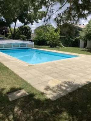Piscine de l'établissement gîte 2 à 4 personnes (SPA, Sauna, piscine chauffée) ou située à proximité