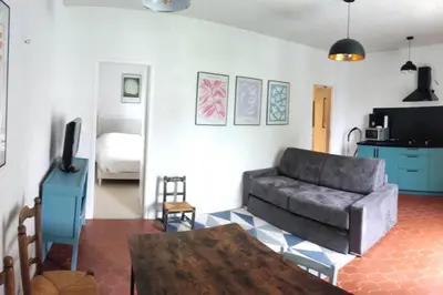 Coin salon dans l'établissement gîte 2 à 4 personnes (SPA, Sauna, piscine chauffée)