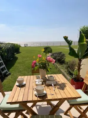 Jardin de l'établissement Studio-terrasse 3* bord de mer Châtelaillon plage