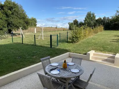 Jardin de l'établissement Gîte de charme avec piscine chauffée, jardin privatif et équipements bébés, à 15 min d’Angoulême - FR-1-653-16