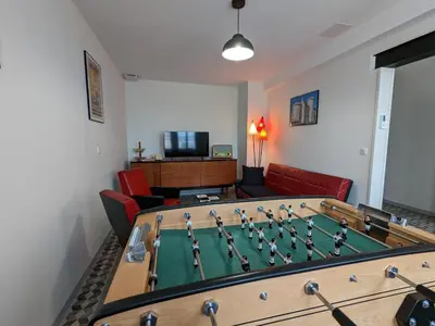 Salle de jeux dans l'établissement Gîte de charme avec piscine chauffée, jardin privatif et équipements bébés, à 15 min d’Angoulême - FR-1-653-16