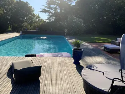 Piscine de l'établissement Villa charmante à Nalliers avec piscine ou située à proximité