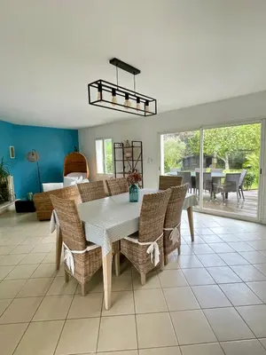 Coin salon dans l'établissement Maison piscine à 3' de la mer.