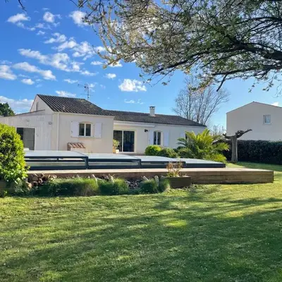 Maison piscine à 3' de la mer.