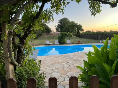Piscine de l'établissement Beautifully renovated Farmhouse with private pool ou située à proximité