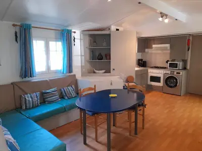 Cuisine ou kitchenette dans l'établissement Camping du Nizour
