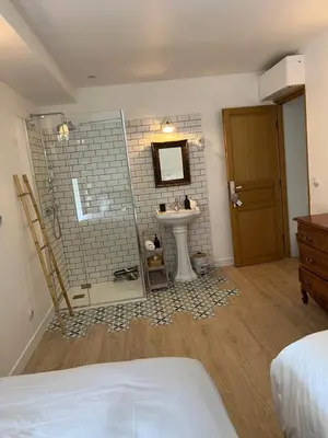 Salle de bains dans l'établissement La laiterie