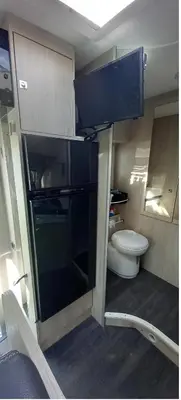 Salle de bains dans l'établissement Nuit en Camping car : une experience immersive