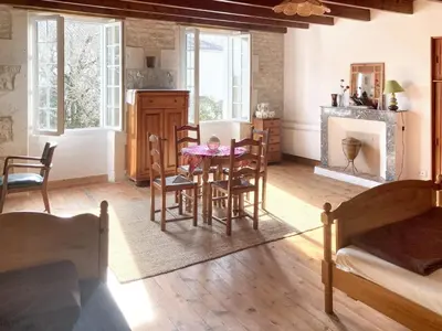 Coin salon dans l'établissement Maison confortable au cœur de Fleurac avec grand jardin