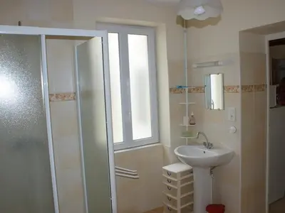 Salle de bains dans l'établissement Maison de pêcheur en bord de mer à Fouras, 3 chambres - FR-1-709-44