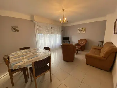 Coin salon dans l'établissement Maison de Ville à Fouras avec Jardin et Garage, Proche Plages - FR-1-709-38