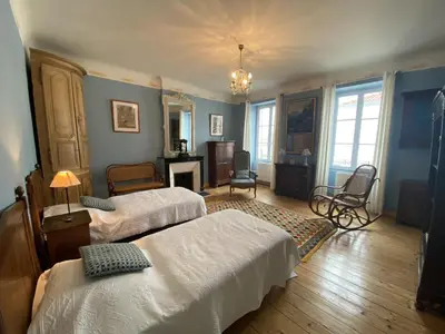 Un ou plusieurs lits dans un hébergement de l'établissement Vaste Maison au Coeur de Fouras, Proche Plages et Commerces, Idéale pour Familles - FR-1-709-39
