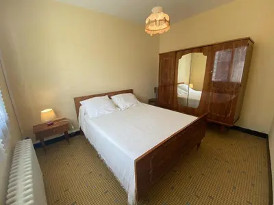 Un ou plusieurs lits dans un hébergement de l'établissement Maison à Fouras: Proche plages et centre, jardinet, 1 chambre - FR-1-709-52