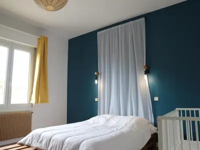 Un ou plusieurs lits dans un hébergement de l'établissement Maison Familiale à Fouras: 6 Pers, 95 m², Proche Plage et Centre, Jardin, Tout Confort - FR-1-709-43