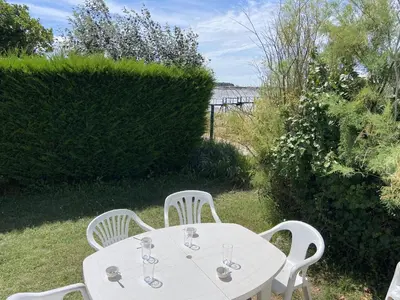 Jardin de l'établissement Mobile Home Excellente Situation, Proche Plage et Centre-ville, Idéal pour 4 Personnes - FR-1-709-56